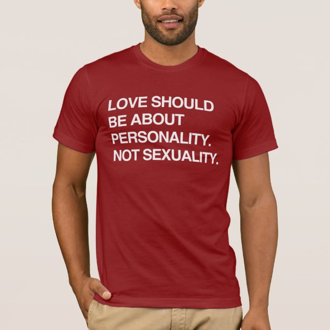 CAMISETA O AMOR DEVERIA SER SOBRE PERSONALIDADE (Frente)