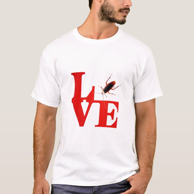 Camiseta O AMOR dos homens (com barata) (Frente)