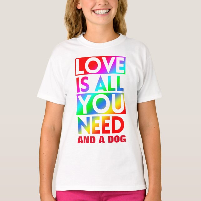 CAMISETA O AMOR É TUDO O QUE VOCÊ PRECISA E UM CÃO  (Frente)