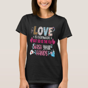 Camiseta O amor está em todo lugar, mas a gripe também. Lav