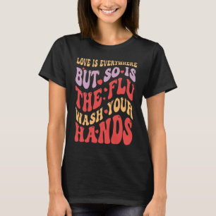 Camiseta O Amor Está Em Todo O Lado, Mas A Enfermeira Da Gr