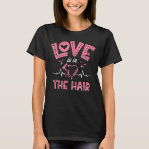 Camiseta O Amor Está Na Tesoura Barber Salon Hairstyli
