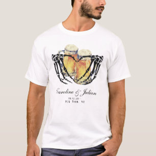 Camiseta O Amor Está Sendo Preparado Skeleton Hands Cerveja
