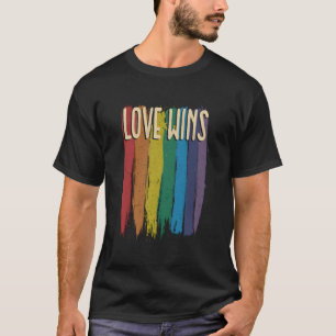 Camiseta O Amor Ganha Traços Coloridos Do Pincel Arco-Íris