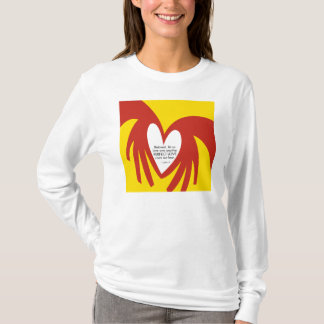 Camiseta O amor molda para fora o medo - remende a mensagem