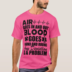Camiseta O ar paramédico entra e sai do sangue