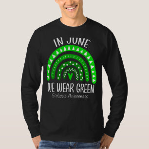 Camiseta O Arco-Íris Em Junho Vestimos Consciência da Escol