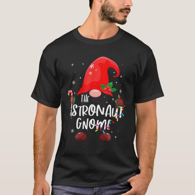 Camiseta O Astronauta Gnomo das Luzes de Natal que Correspo (Frente)