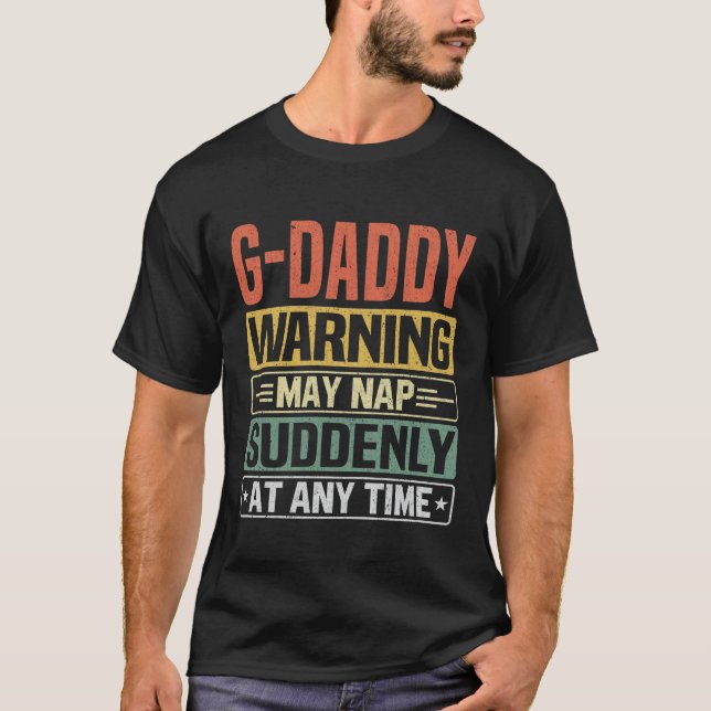 Camiseta O aviso do Pai G pode dormir repentinamente em qua (Frente)