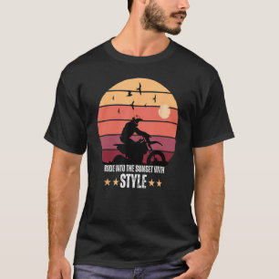 Camiseta O Biker Da Corrida De Sujeira Entra No Sunset Com
