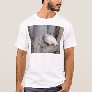 Camiseta O branco carnudo mergulhou na árvore