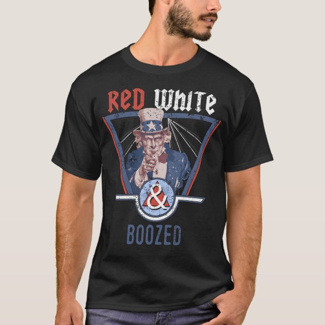 Camiseta O branco vermelho emborrachou-se bebendo engraçado (Frente)