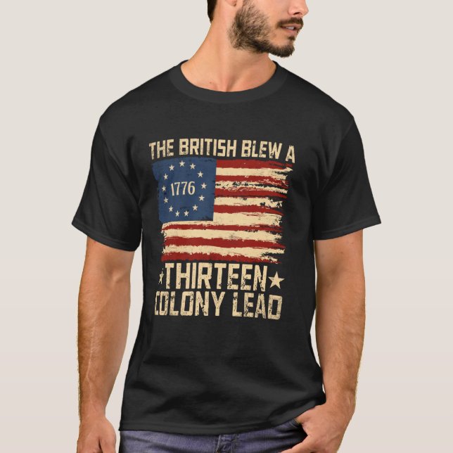 Camiseta O Britânico Explodiu um Quarto Patriótico de 13 Co (Frente)