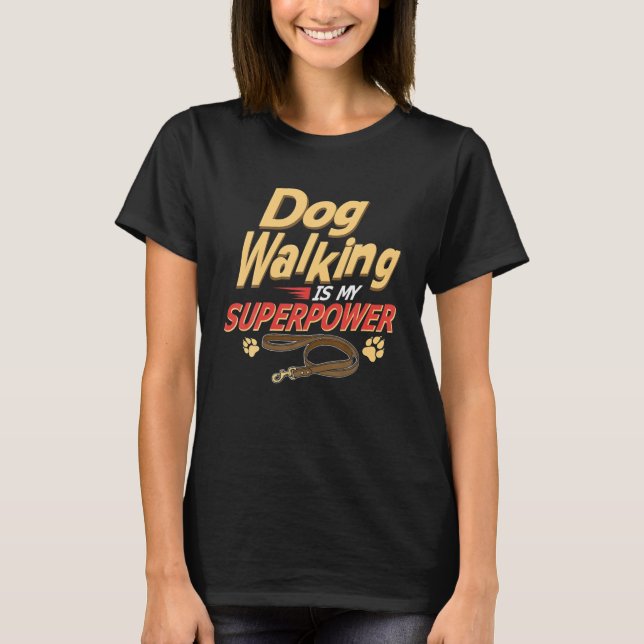 Camiseta O Cachorro Caminhando É O Meu Superpoder Andando C (Frente)