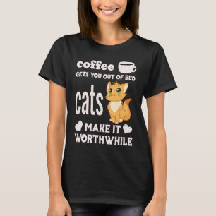 Camiseta O Café Sai Da Cama E Faz Valer A Pena.