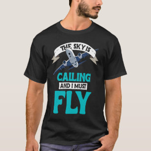 Camiseta O céu está chamando e eu tenho que voar a companhi