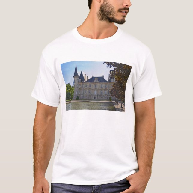 Camiseta O Chateau Pichon Longueville Baron e o lago (Frente)
