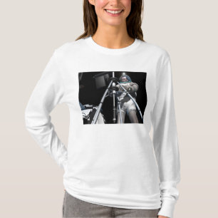 Camiseta O conceito do artista da exploração do espaço