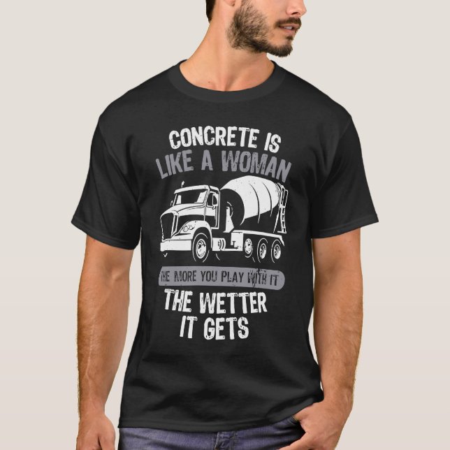 Camiseta O construtor de betão diz com caminhão para constr (Frente)