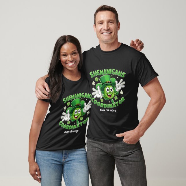 Camiseta  O Coordenador de Shenanigans Engraçados  (Unissex)