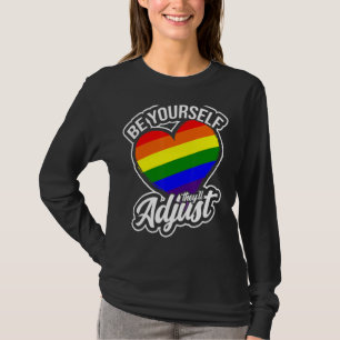 Camiseta O Coração Arco-Íris Seja Você Mesmo, Eles Ajustarã