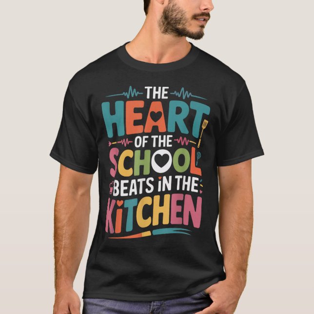 Camiseta O Coração Da Escola Pulsa No Almoço Da Cozinha (Frente)