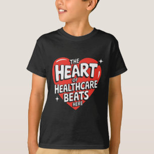 Camiseta O Coração Da Saúde Bate Aqui Enfermeira Divertida