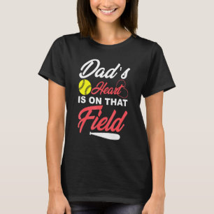 Camiseta O Coração do Pai Está Naquele Campo de Softbol par