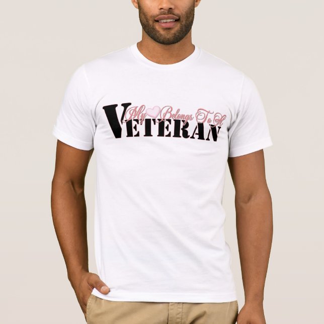 Camiseta O coração pertence a um veterano (Frente)