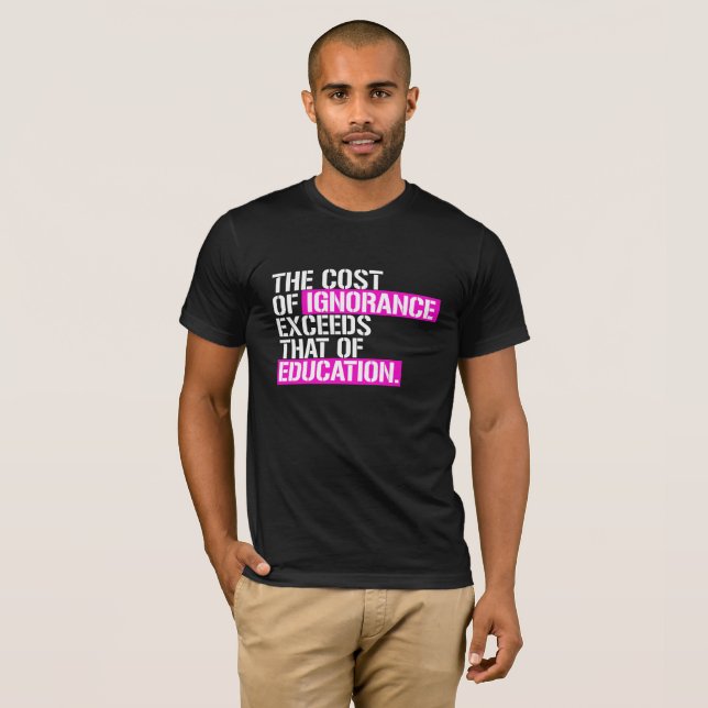 Camiseta O custo da ignorância excede aquele da educação - (Frente Completa)