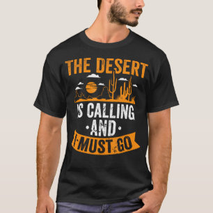 Camiseta O Deserto Está Chamando Aventura ao Ar Livre Acamp
