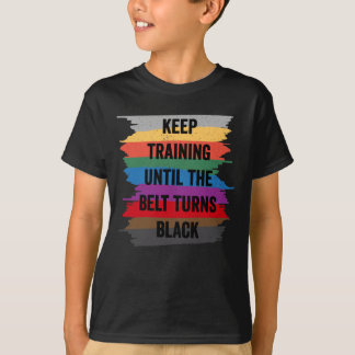 Camiseta O design engraçado do karaté mantem-se treinar até