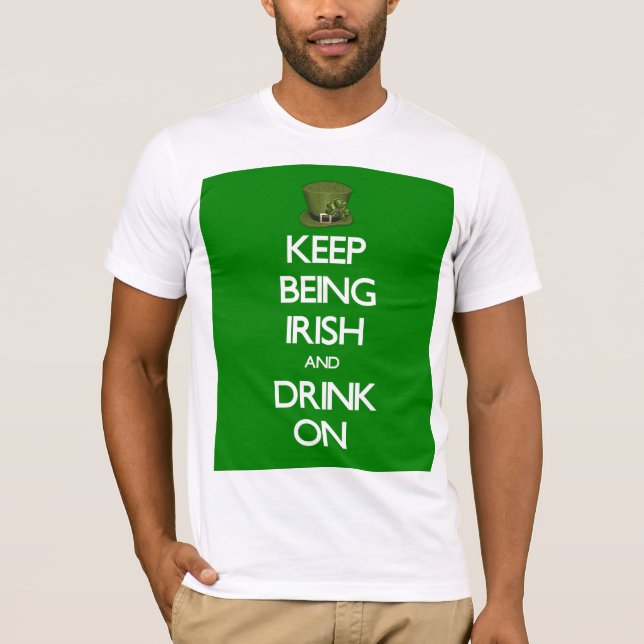 Camiseta O dia de Patrick continua sendo irlandês (Frente)