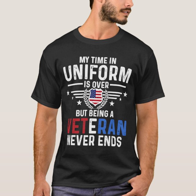Camiseta O Dia dos Veteranos dos EUA Meu Tempo na Uniforme  (Frente)