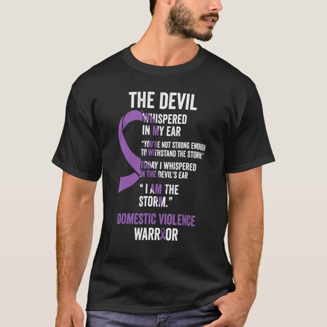 Camiseta O Diabo Doméstico - Apoio à Sensibilização para a  (Frente)