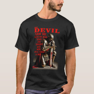 Camiseta O Diabo Me Viu Com a Cabeça Baixa e Pensou Que Eu_