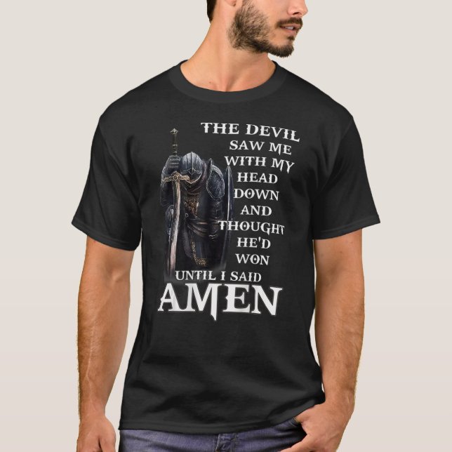 Camiseta O Diabo Me Viu Com Minha Cabeça Para Baixo E Penso (Frente)