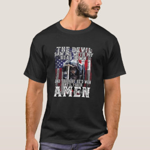 Camiseta O Diabo Viu-Me Com A Minha Cabeça Para Baixo Penso