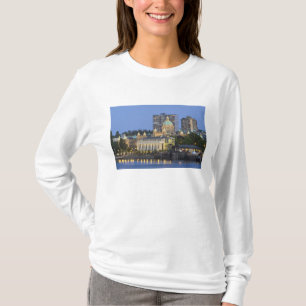 Camiseta O edifício do Parlamento iluminado por dentro