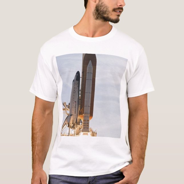 Camiseta O Endeavor do Ônibus espacial se levanta em 2 (Frente)