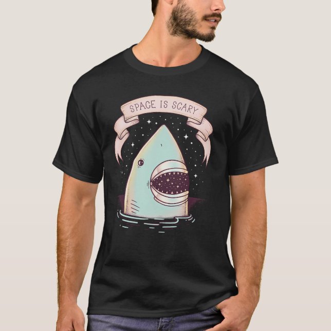 Camiseta O espaço é assustador (Frente)