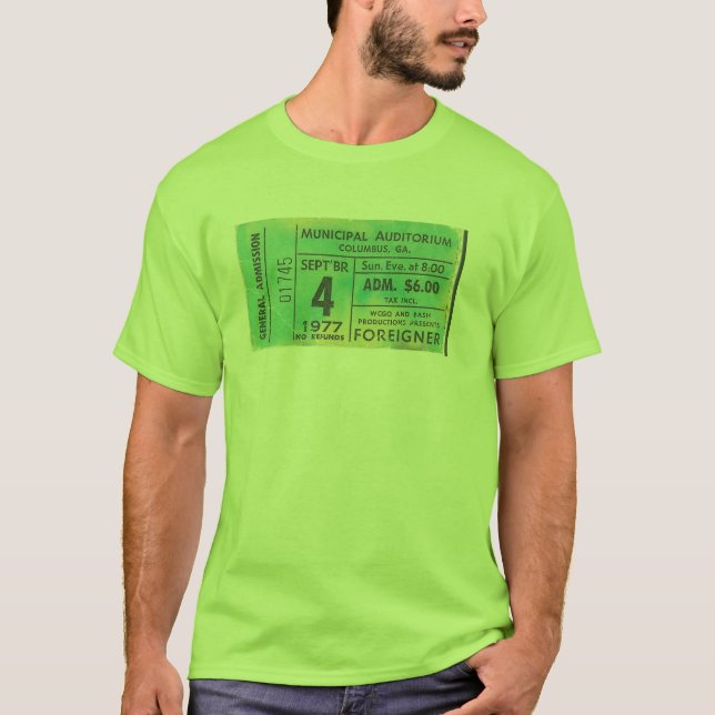 Camiseta O estrangeiro 1977 visita primeiramente o topo de (Frente)