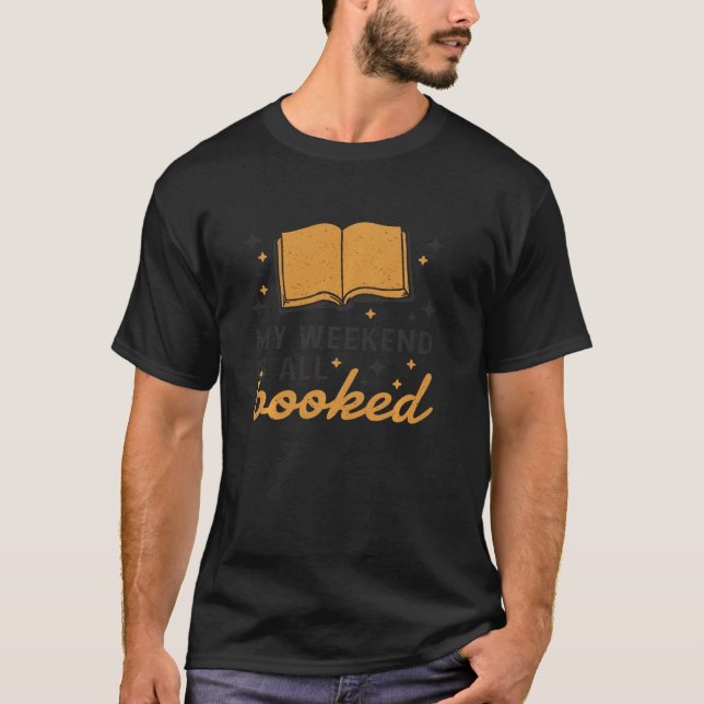 Camiseta O Fim De Semana Do Livro Engraçado Está Tudo Reser (Frente)