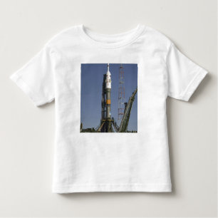 Camiseta O foguete Soyuz é erguido na posição 2