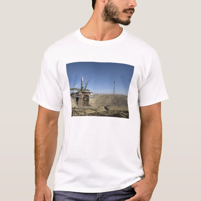 Camiseta O foguete Soyuz é erguido na posição 5 (Frente)