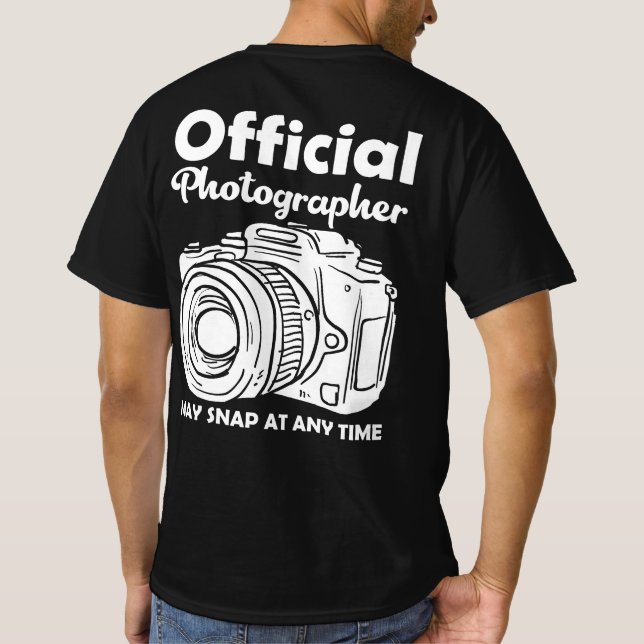 Camiseta O Fotógrafo Oficial Pode Se Encaixar A Qualquer Mo (Verso)