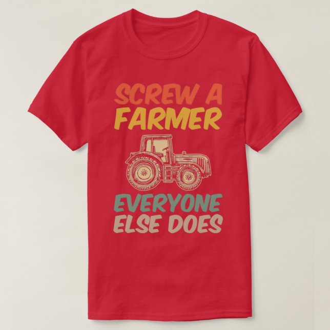 Camiseta O Funny Trator Deu Um Pregado A Um Agricultor Que  (Frente do Design)