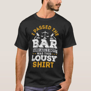 Camiseta O Futuro Advogado Que Eu Passei Na Bar E Tudo O Qu