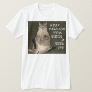 Camiseta O gato da "CAMISA da LEITURA PARADA & ALIMENTA-ME"