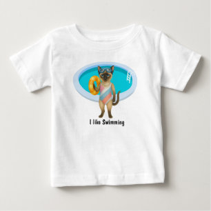 Camiseta O gato está na piscina para a festa na piscina